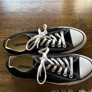 black low top converse